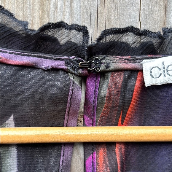 Cleo Floral Ruffle Sleeveless Blouse - Purple and Black | Size L - Picture 5 of 9
